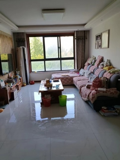 急售風(fēng)水好房子，簡(jiǎn)裝，送品牌家具家電，可拎包入住