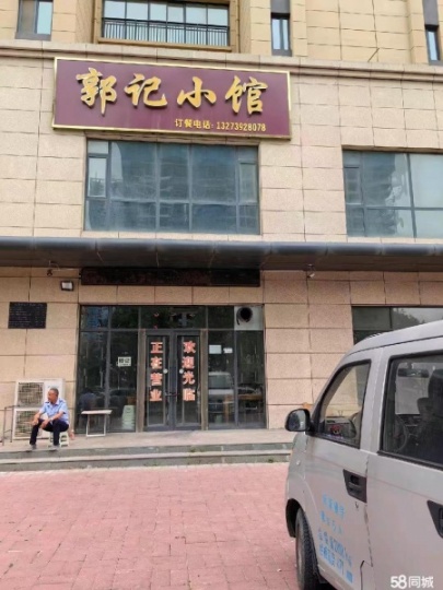 地理位置優(yōu)越，人流量大，有固定客源，本人家里有事，現(xiàn)在忍痛轉(zhuǎn)讓，無(wú)轉(zhuǎn)讓費(fèi)